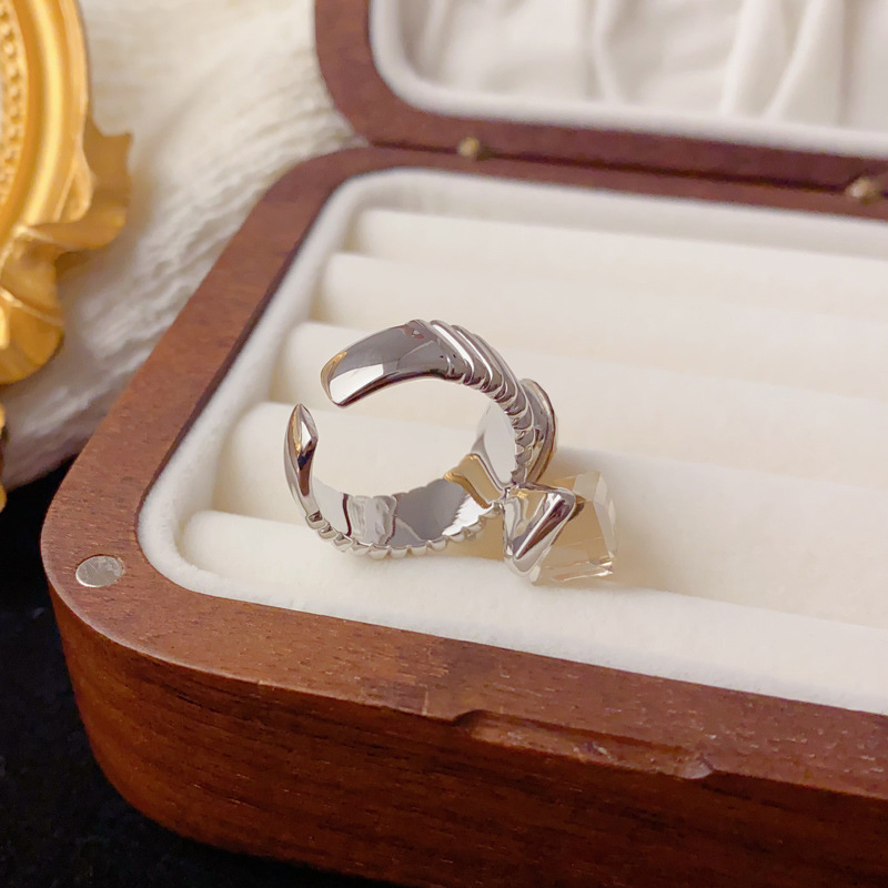 Wholesale of European and American cross-border personalized light luxury diamond-encrusted geometric open ring for women, with a unique and simple design sense