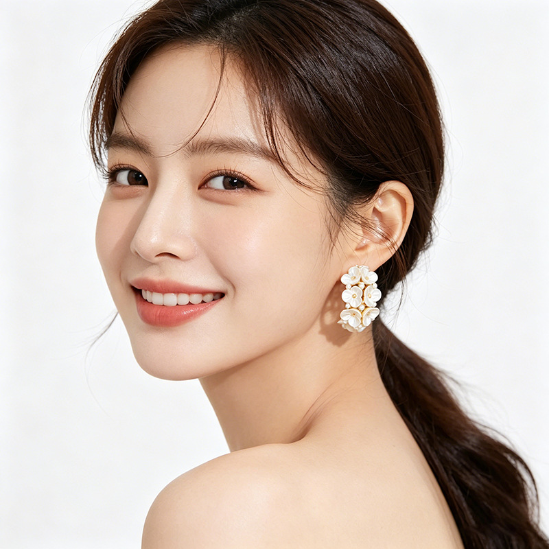 French retro flower pearl earrings, women's design sense earrings, 2026 new bestsellers, fashionable, exquisite and high-end stud earrings details Picture