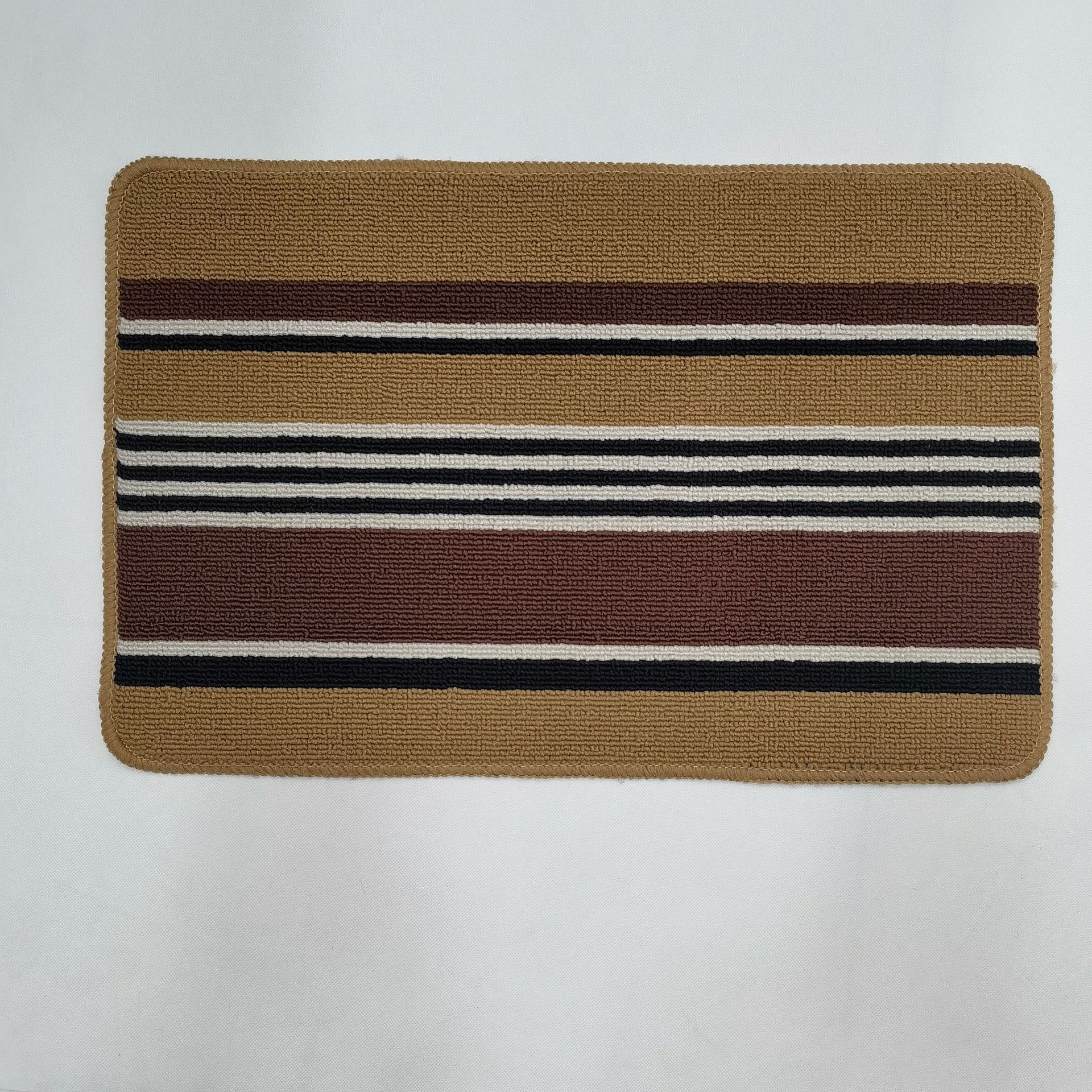 الحمامات الداخلية، تحت قناة TPR البيضاء مغطاة بأغطية مقشية مع السجاد Item Picture