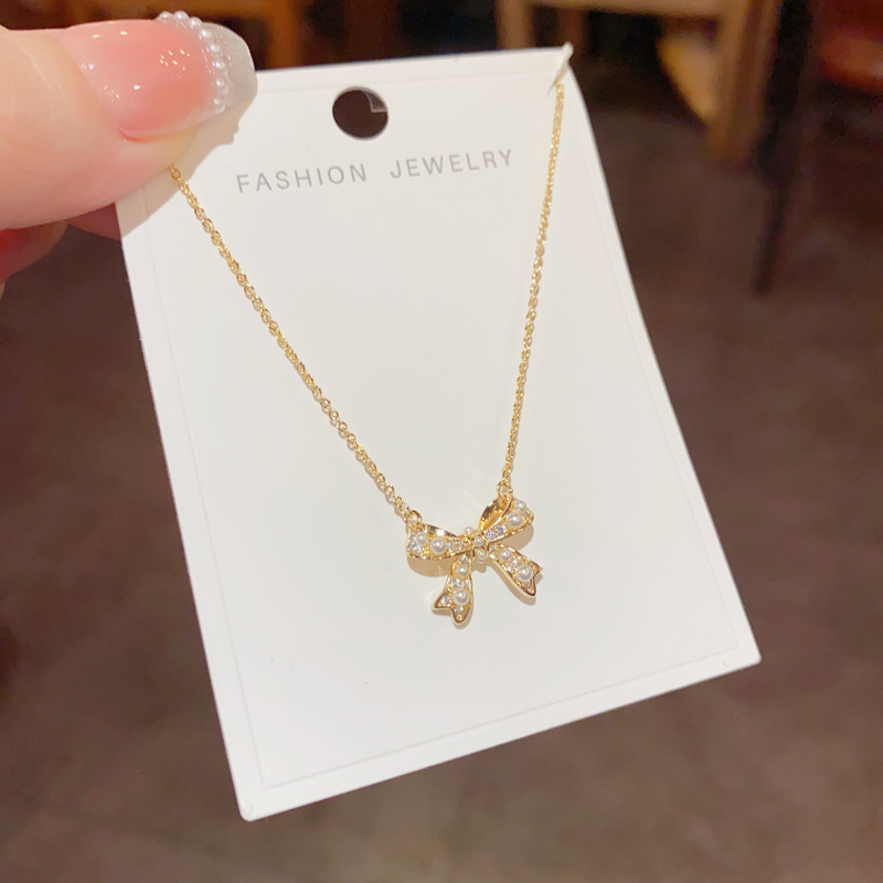 Zircon pearl bow necklace, a light luxury, niche and fashionable design for women, a collarbone chain, a versatile necklace accessory for Internet celebrities Application Scenario
