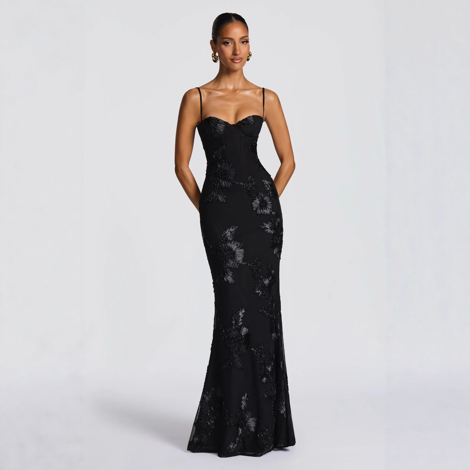 Flower-decorated evening dress for women's high-end banquets, elegant halter dress, slimming French backless solid color long dress details Picture