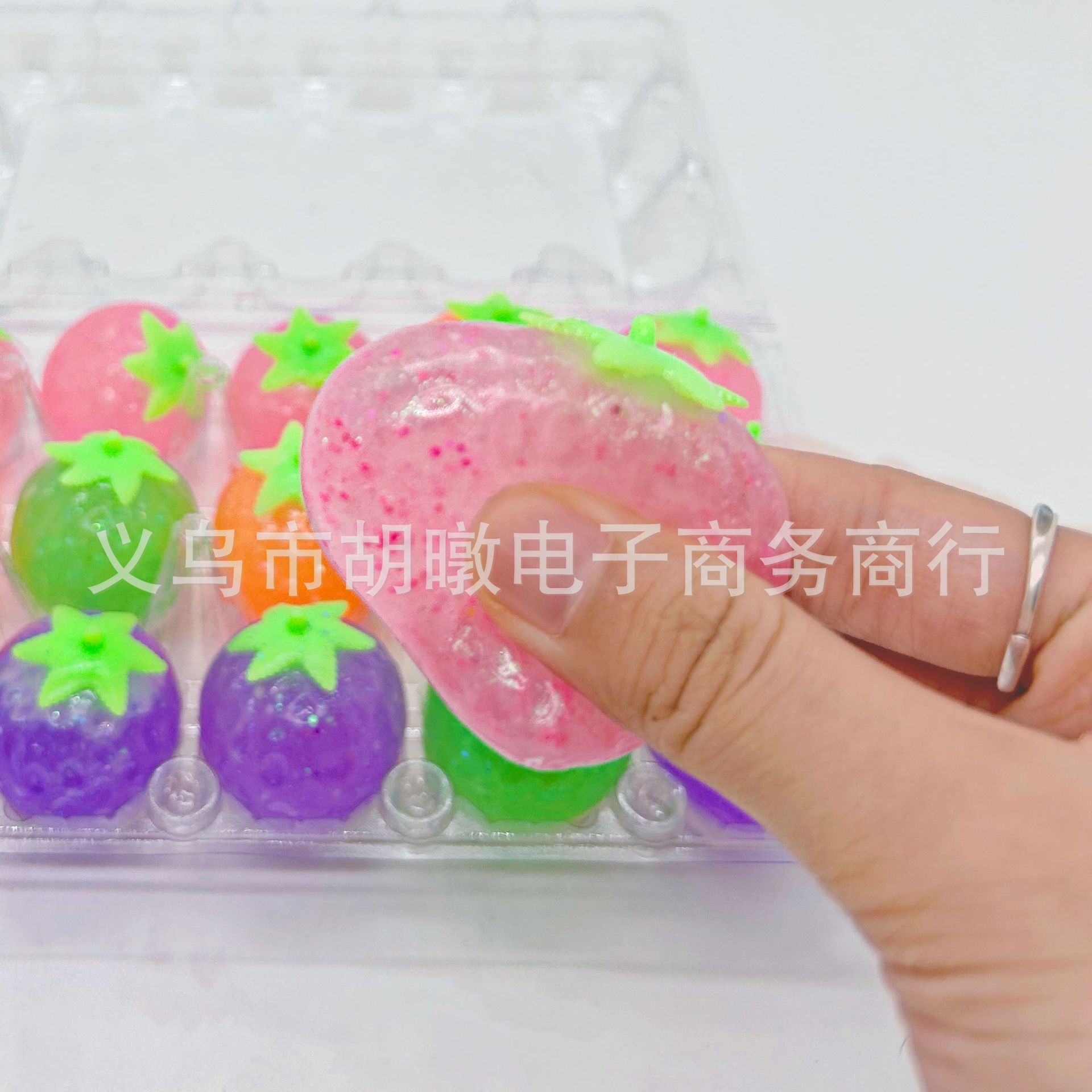 Cross-border best-selling colorful gold powder strawberry Kneading Fun creative stress-relieving toys, Q and juicy stress-relieving kneading fun wholesale