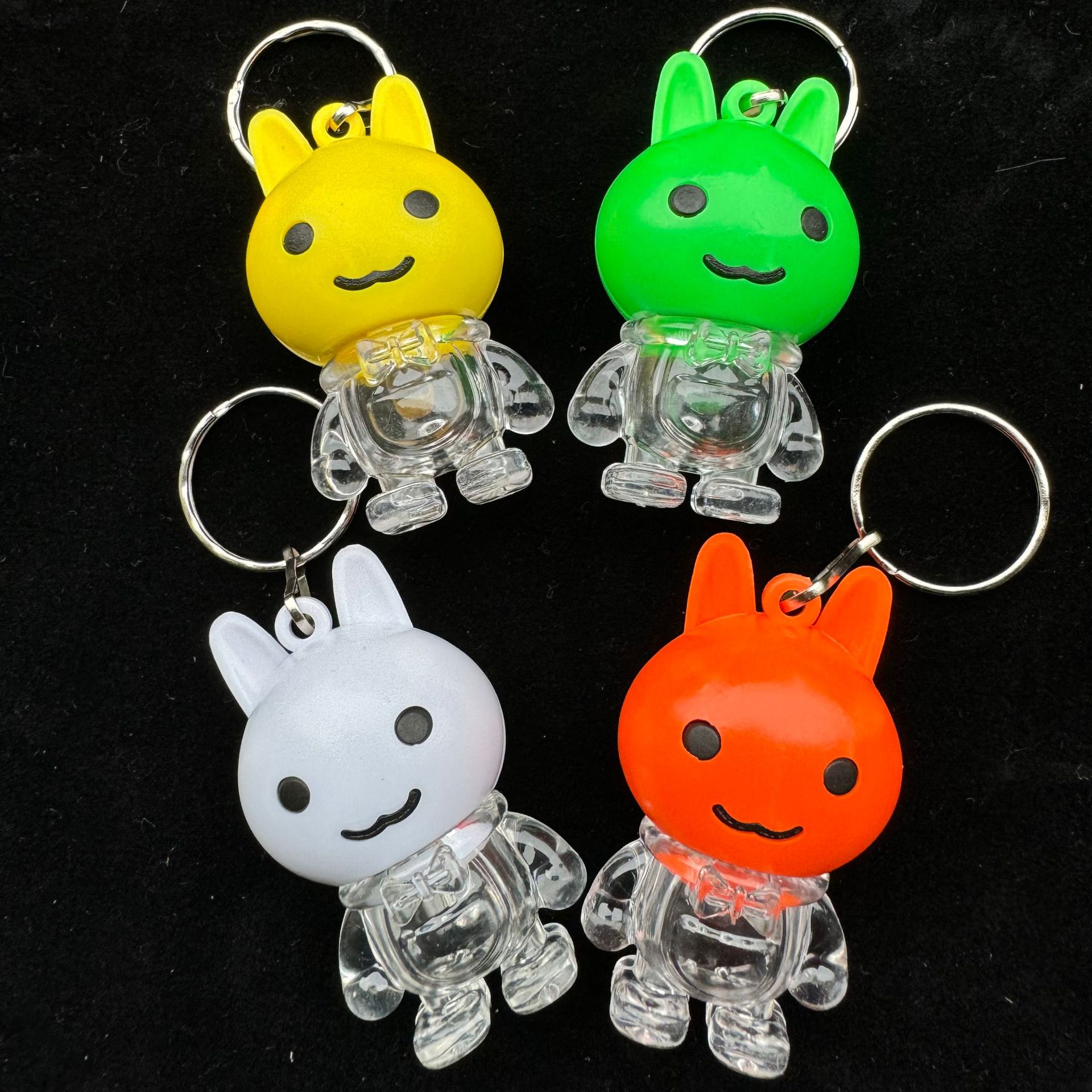 Cartoon rabbit-shaped keychain main body flowing sand oil toy Song Jin Little horse pendant keychain accessory