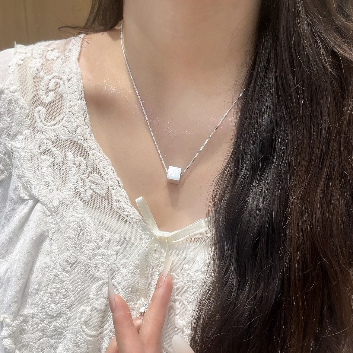 New copper silver-plated sugar cube pendant, a niche and high-end accessory, 2024 new square super dazzling, trendy and light luxury Application Scenario