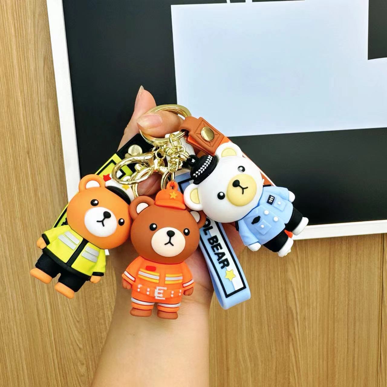 Wholesale of new cartoon police, traffic police, bear keychains, bear bags, schoolbags, pendants, car key chains and small gifts