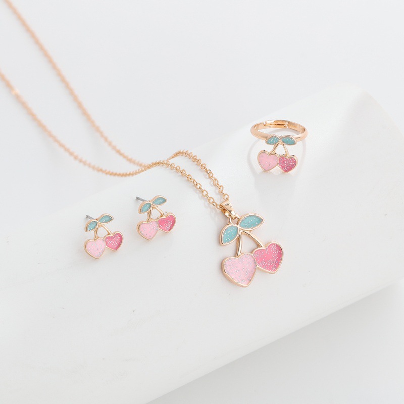 Wholesale of cartoon heart cherry pendant jewelry set, alloy oil-dripping children's necklace, ring and stud three-piece set