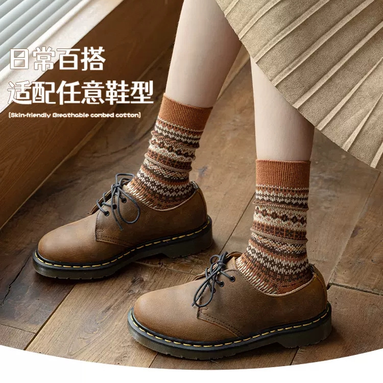 Double-needle double-path socks for women's Maillard outfits, ethnic-style long socks for women, mid-calf socks for women, and wholesale warm cotton socks for women in autumn and winter Application Scenario