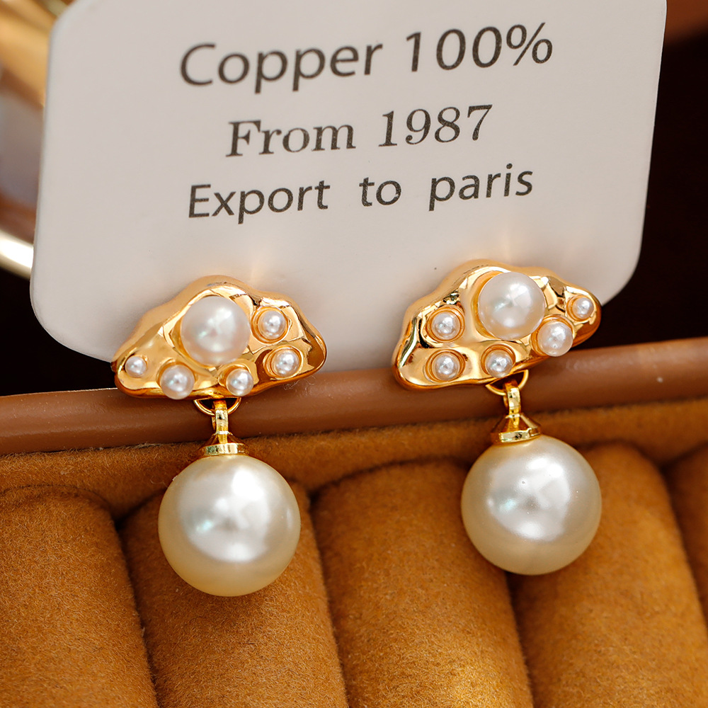 Hyacinth's original design of round pearl pendant earrings is a fashionable, light luxury and high-end accessory for women. It has become a bestseller in Douyin live streaming details Picture