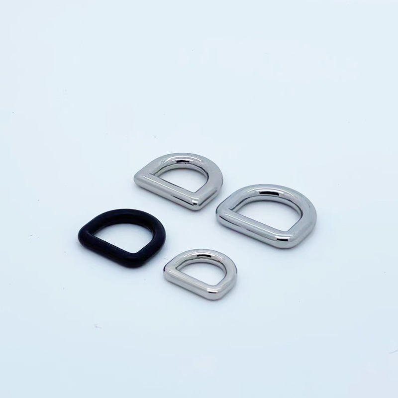 Wholesale hardware D-buckle, metal ring, seamless D-shaped buckle, alloy semi-circular D-shaped buckle, clothing and pet collar accessories Application Scenario