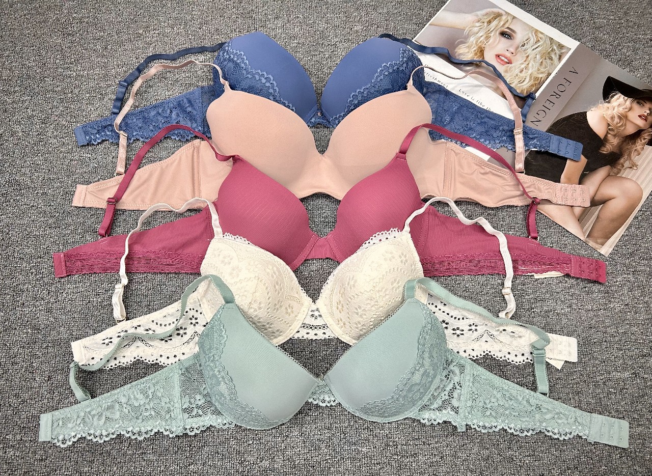 Single-tail export to Europe and America, mixed lace knitted embroidered with steel rims, women's gathering bras, women's sexy mixed bras, gathering cup women's bras details Picture