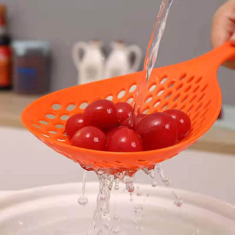 Large strainer spoon for scooping dumplings, noodles and rice noodles, draining spoon, kitchen draining long-handled filter screen strainer spoon manufacturer wholesale spoon Specification image