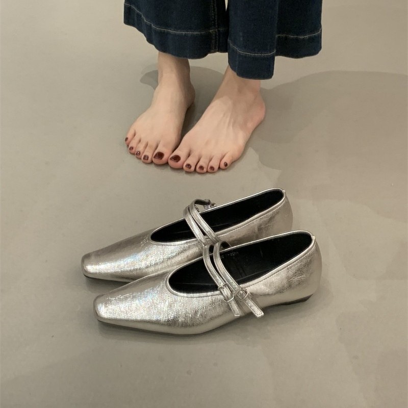 The silver glossy Mary Jane women's shoes and summer high-heeled dance sandals are fashionable and versatile