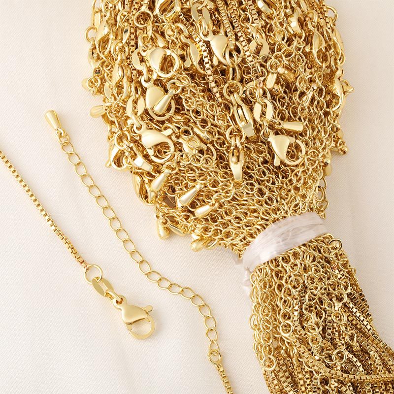 Copper-plated real gold color-preserving collarbone chain, box chain, extension chain, high-end fashionable thick chain, sweater chain wholesale Application Scenario