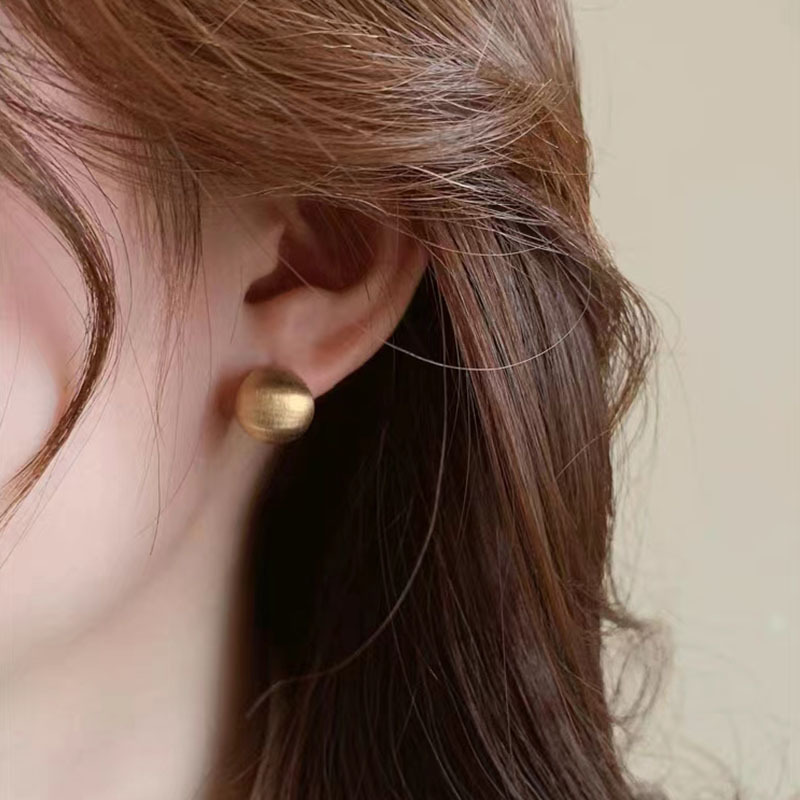 New Korean-style matte metal hemispherical ear studs, women's light luxury style earrings, high-end sense, fashionable and versatile ear studs wholesale Application Scenario