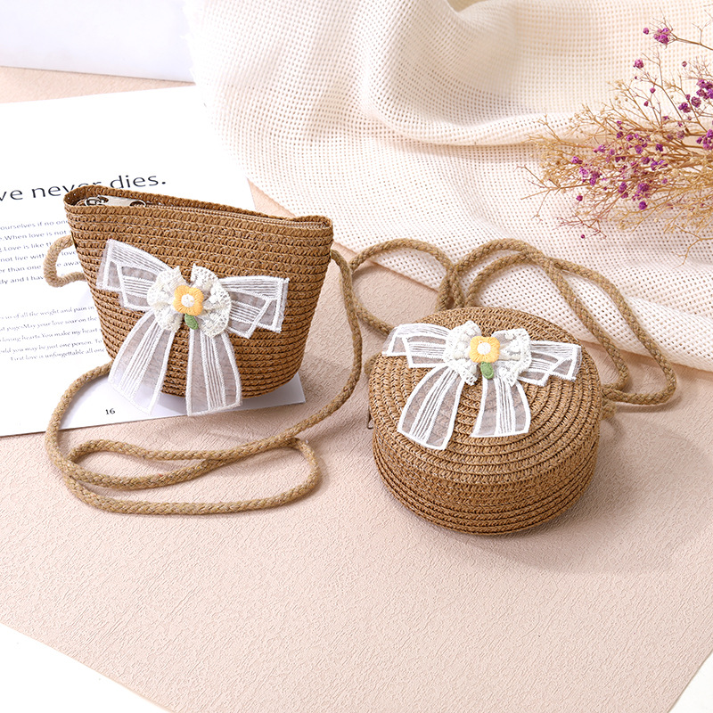 Seaside beach straw bag woven bag 2025 New style bow straw woven children's bag, cute crossbody small bag for girls, summer Application Scenario