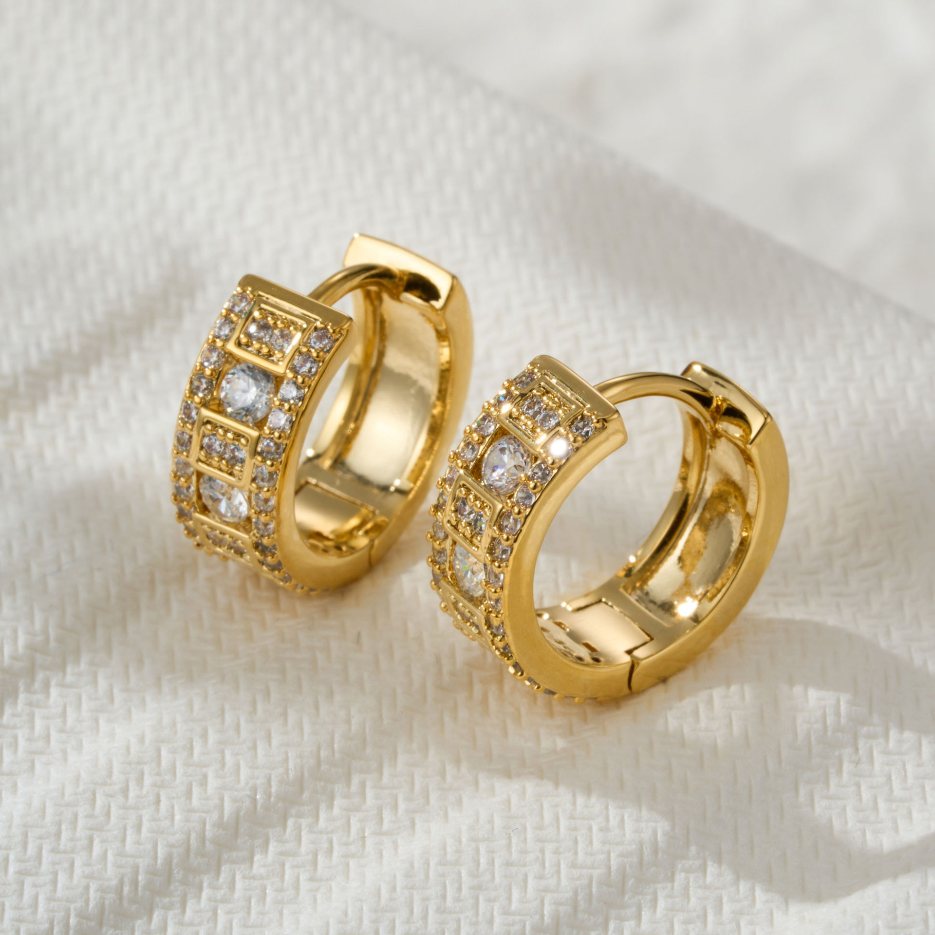 Light luxury, niche wide square checkered earrings ring, copper alloy, real gold electroplated, slightly inlaid with zirconium, high-end women's earrings