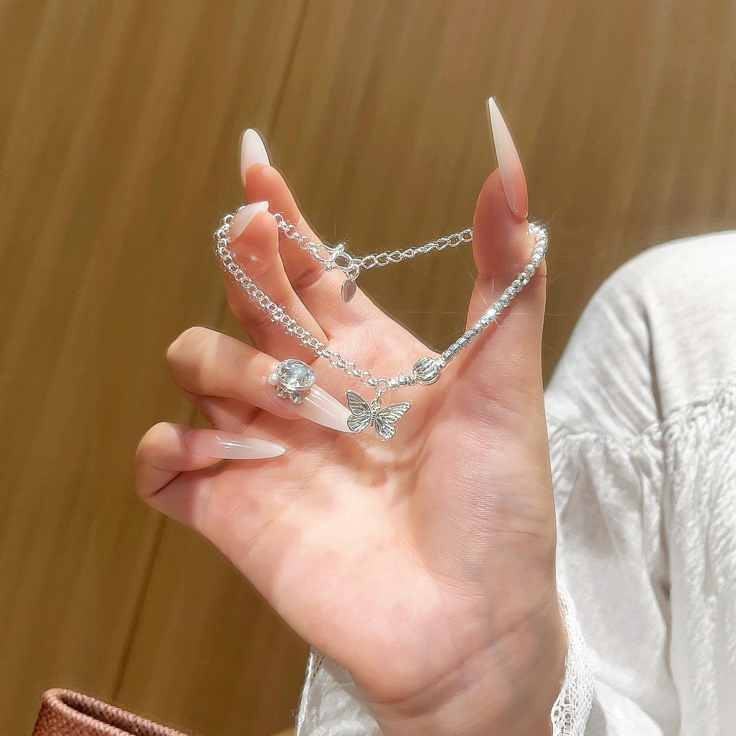 New butterfly light luxury, niche and high-end women's bracelet, versatile gift accessory, copper-plated Miao silver, Tibetan silver jewelry wholesale details Picture