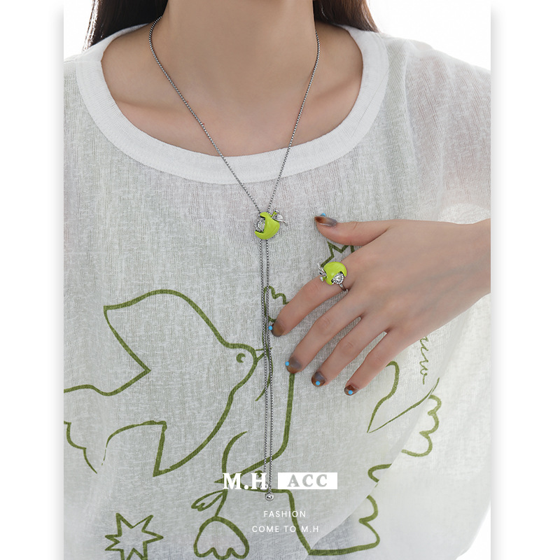 Summer new green apple necklace for women, pull-out style, high-end, fashionable and versatile. Original design, sweet and cool style collarbone chain details Picture