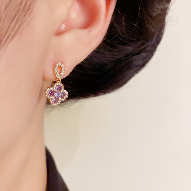 Korean version exquisite and fashionable micro-inlaid zircon four-leaf flower earrings, feminine charm, daily commuting super shiny necklace ring wholesale Specification image