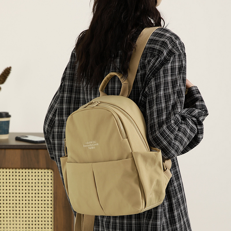 Lightweight backpack for women, large-capacity casual and fashionable travel backpack, outdoor Oxford cloth backpack details Picture