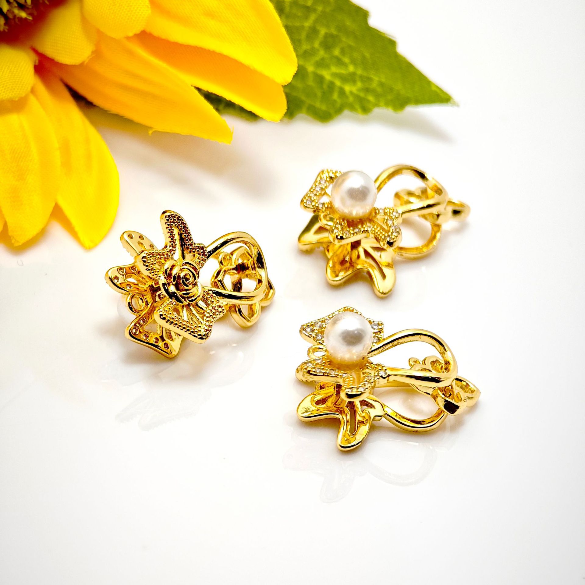 Pearl necklace clasp, butterfly petal clip clasp, spring elastic press clasp, handcrafted end clasp, sweater chain diy accessories Application Scenario