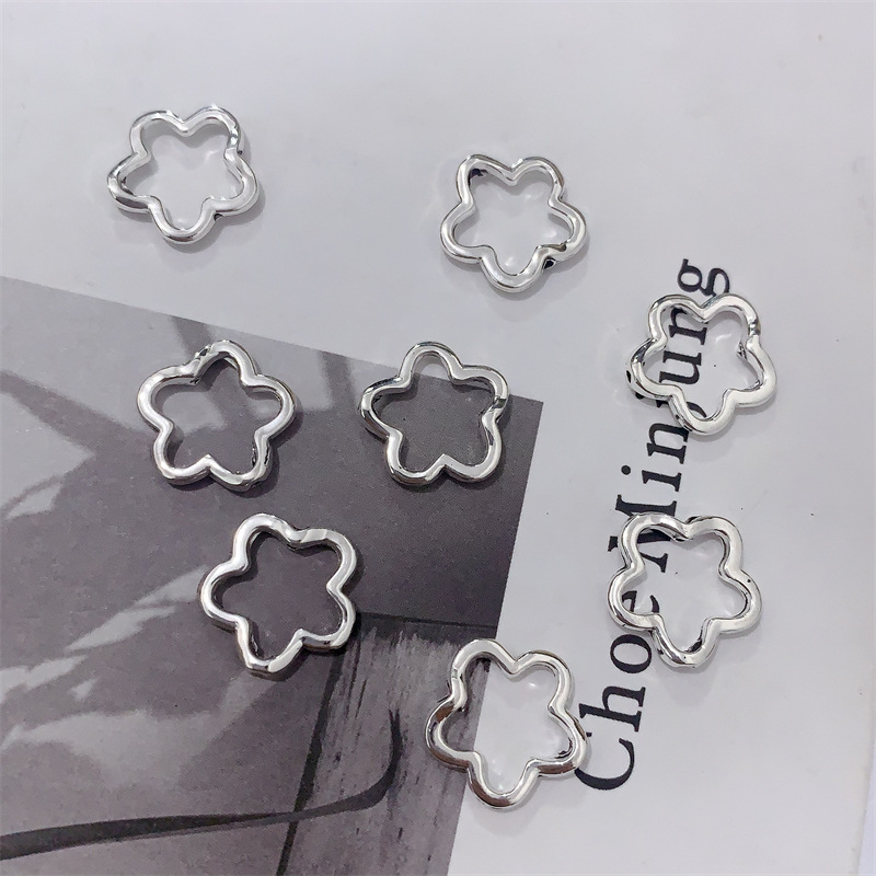 DIY zinc alloy jewelry accessories, straight and small hole plum blossom pendants, Chinese-style earrings, hairpins, tassels, beaded pendants Specification image