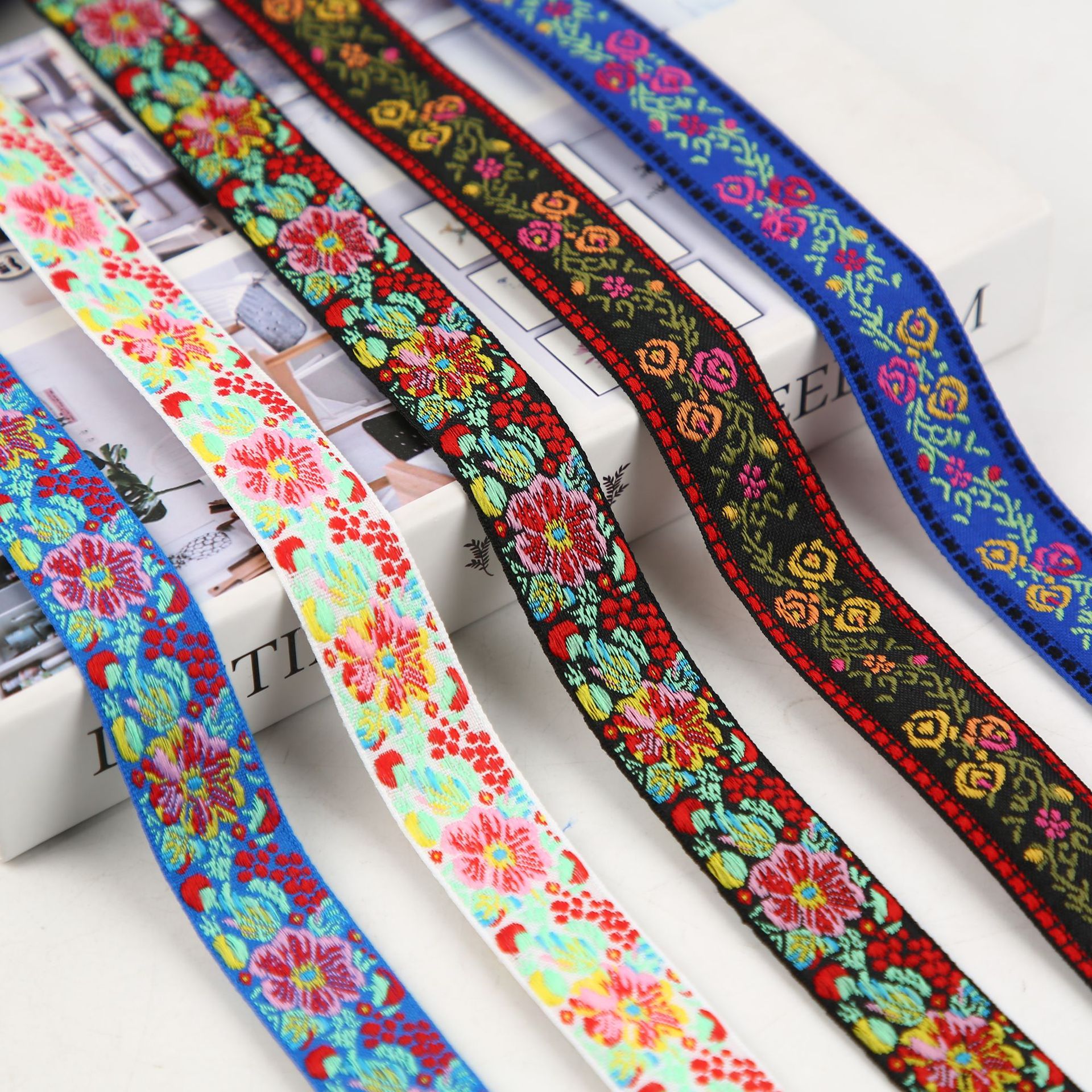 2.2- 2.5cm Ethnic-style embroidered jacquard ribbons, bow ties, webbing, hair accessories, hair clips, headwear, clothing and accessories, and trim