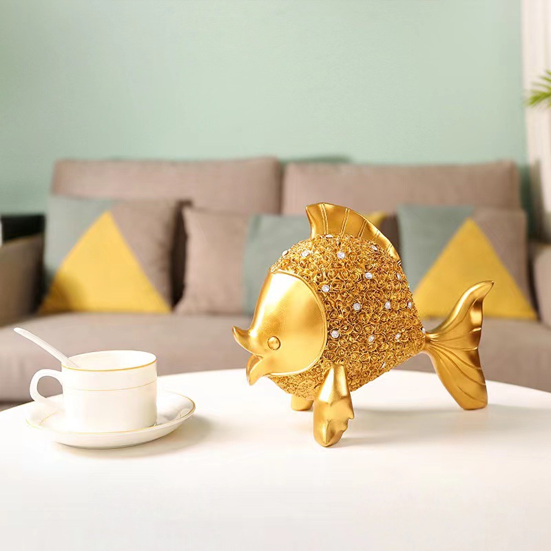 Every year, there are fish-bringing wealth ornaments. The light luxury entrance hall, living room, TV cabinet, wine cabinet, and office desk decorations are all exquisitely handcrafted details Picture