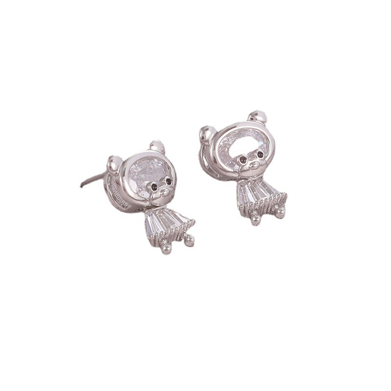 Xuhui jewelry features copper zirconium plated with real gold and silver needles, which are sweet, cute and versatile. The bear stud earrings are simple and elegant for women, and the earrings are niche Item Picture