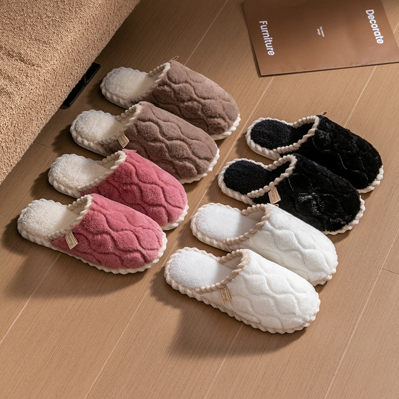 Cotton slippers for women are suitable for home use in spring, autumn and winter. They are indoor anti-slip and warm. For couples, they are winter woolen slippers for men Application Scenario