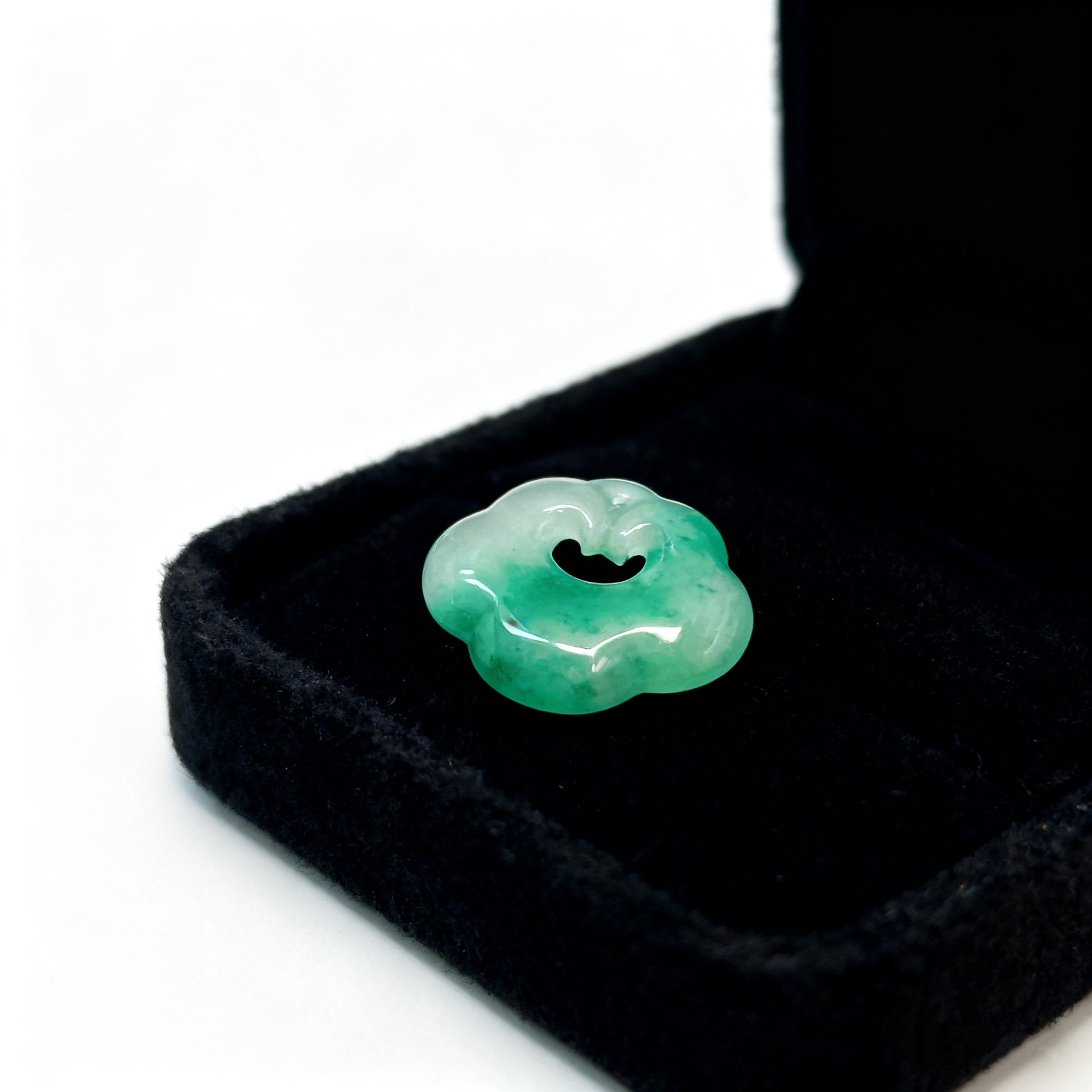 玉吊坠/沙金吊饰/翡翠观音/八宝罗盘/吊坠细节图