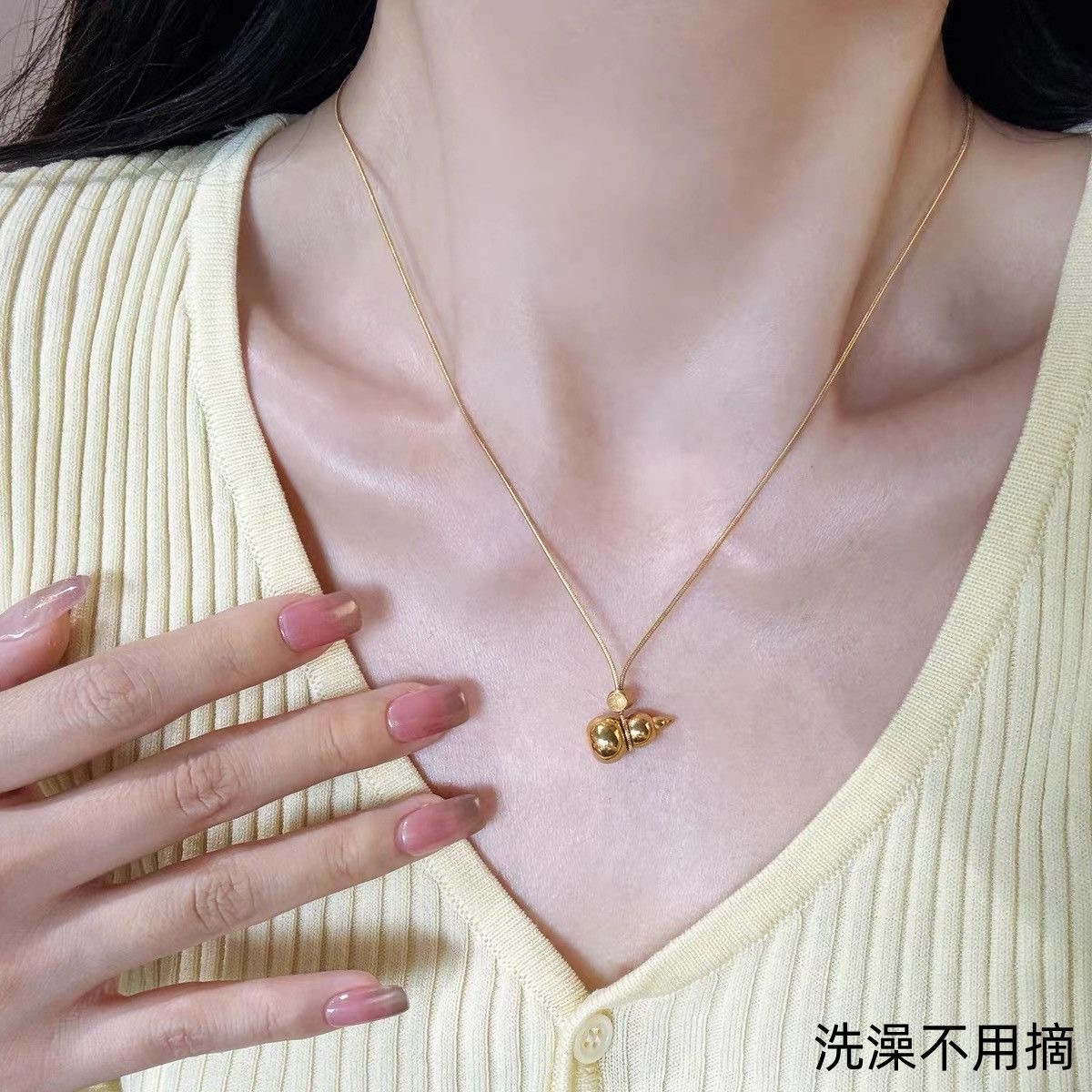 Gold-plated titanium steel wealure-attracting gourd necklace, traditional golden "Fu" character collarbone chain, trendy and niche design for women details Picture