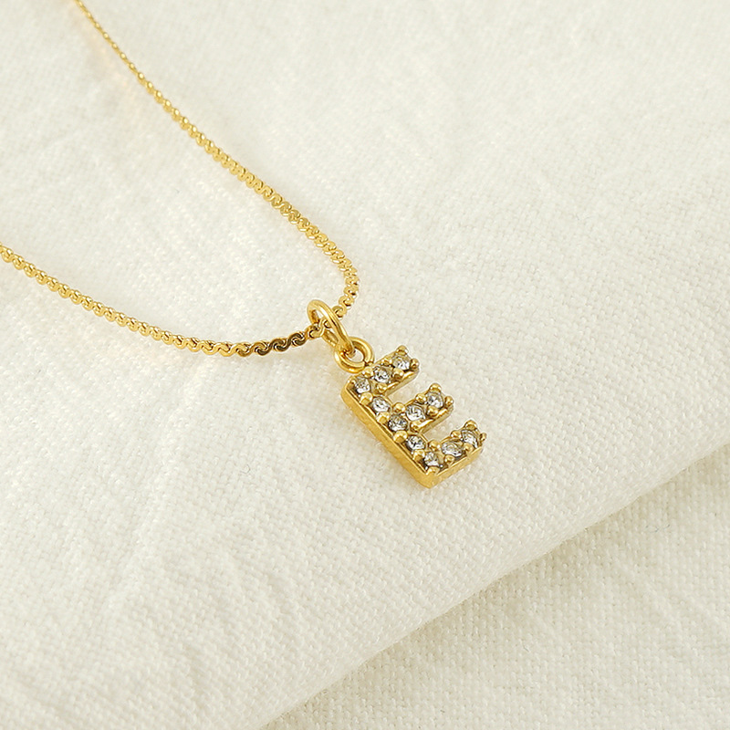 Cross-border European, American, French fashion, versatile stainless steel letter necklace, gold-plated and diamond-encrusted, simple style, fine S-shaped chain for women Application Scenario