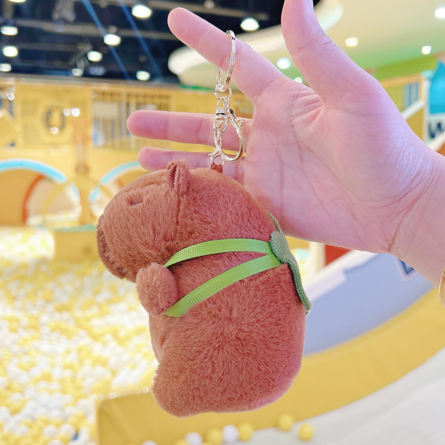 Wholesale of Xiaohongshu guinea pig doll schoolbag pendants, small accessories, plush Kapipala capybara dolls, keychains Specification image