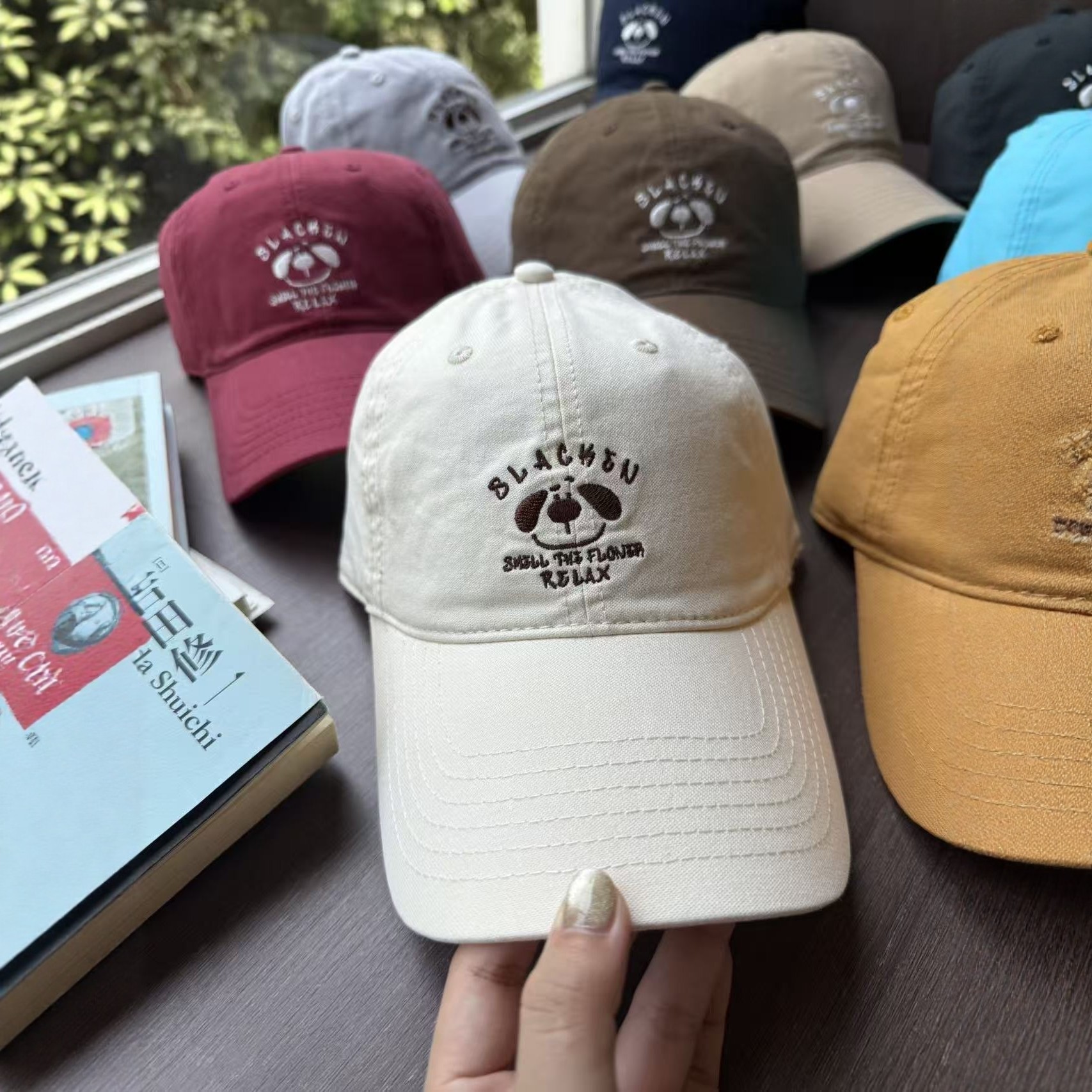 The new Korean version of embroidered letter baseball caps, women's spring and summer couple sun hats, casual shopping soft top baseball caps trend Application Scenario