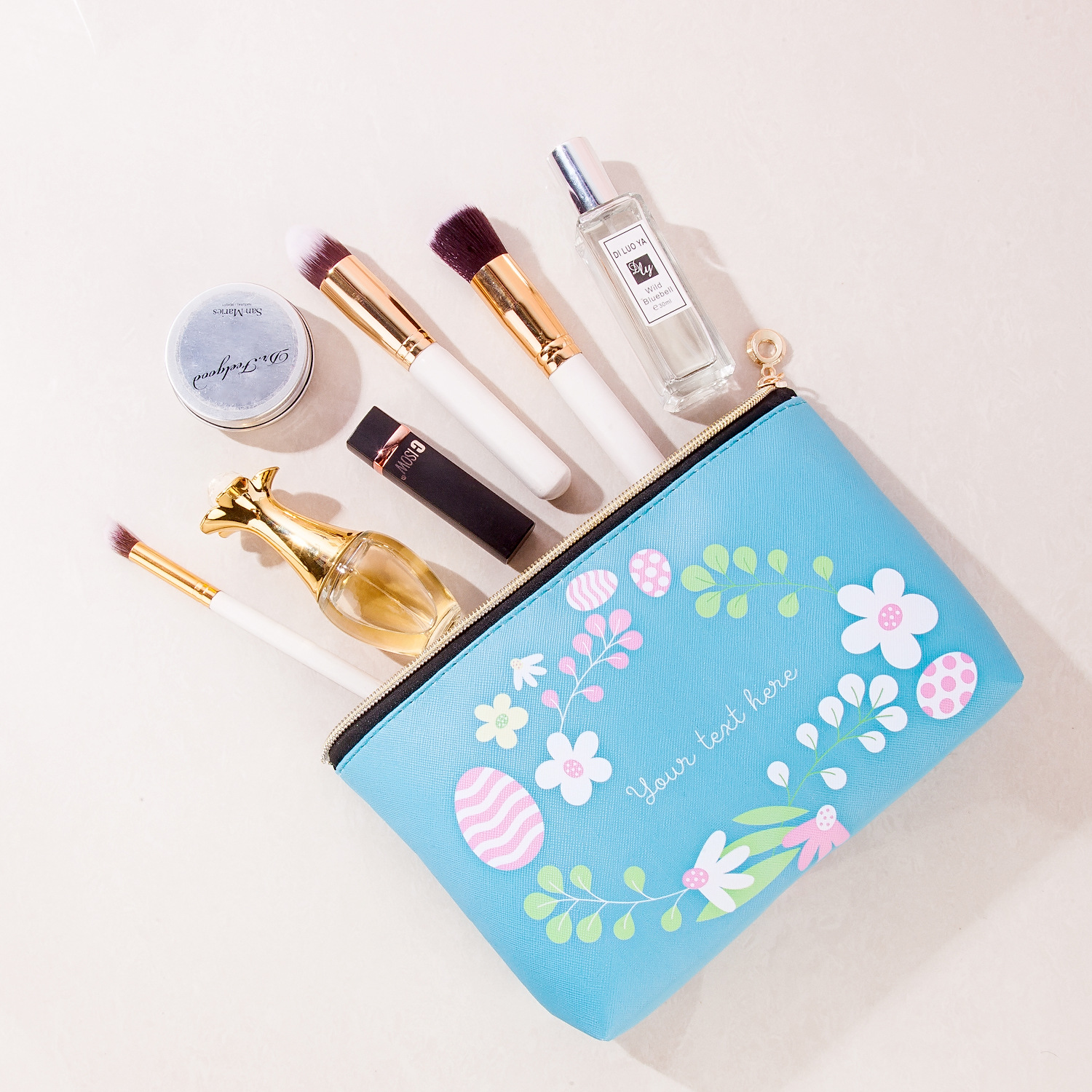 Cross-border Amazon PU leather cosmetic bag for ladies, portable square waterproof and cute travel storage toiletry bag Application Scenario