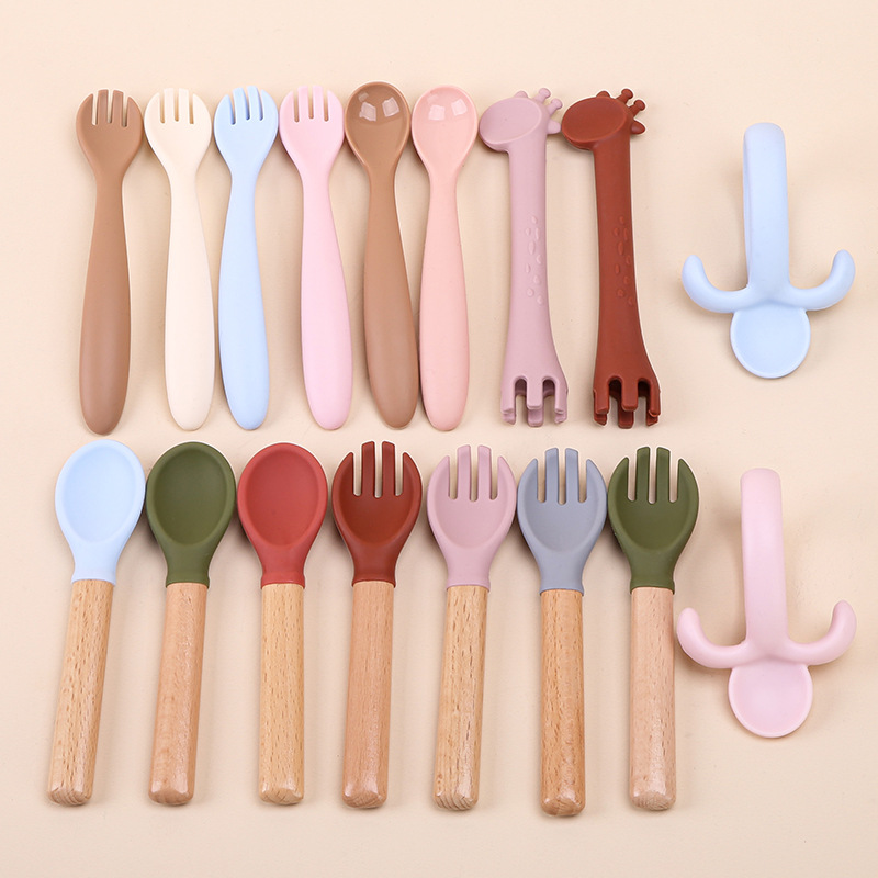 儿童硅胶餐具喂养叉勺婴儿硅胶软勺绿芽勺米糊勺宝宝训练勺扭扭勺