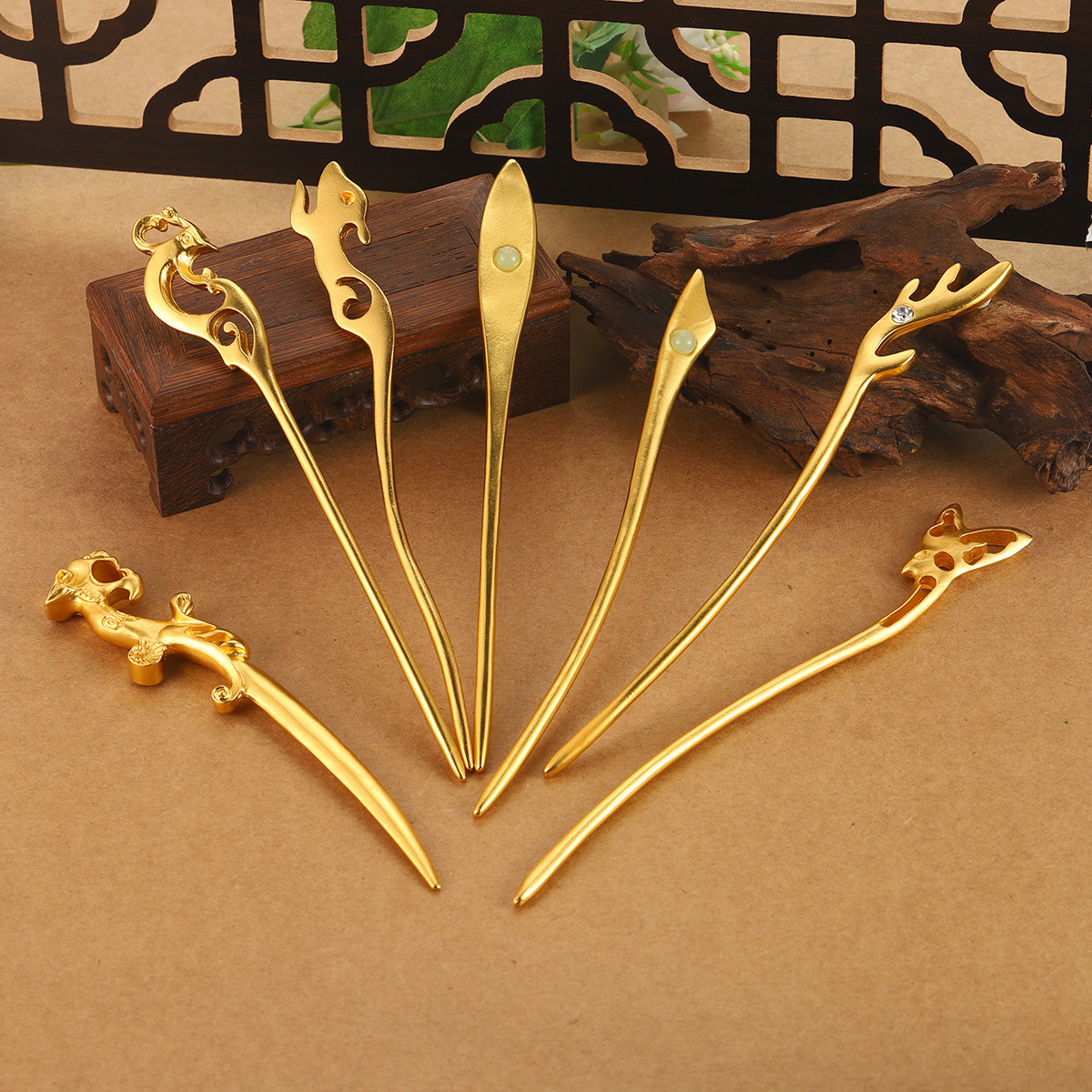 New ancient-style hair accessories, new hair forks, high-end Hanfu accessories, high-end ornaments, hollowed-out dragon geometric auspicious cloud hairpins wholesale details Picture