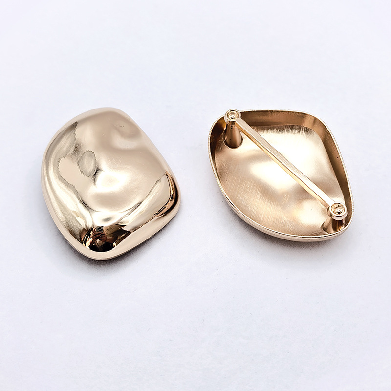New alloy metal chest connection buckle, fashionable underwear swimsuit decorative button, irregular and irregular-shaped accessory button Application Scenario