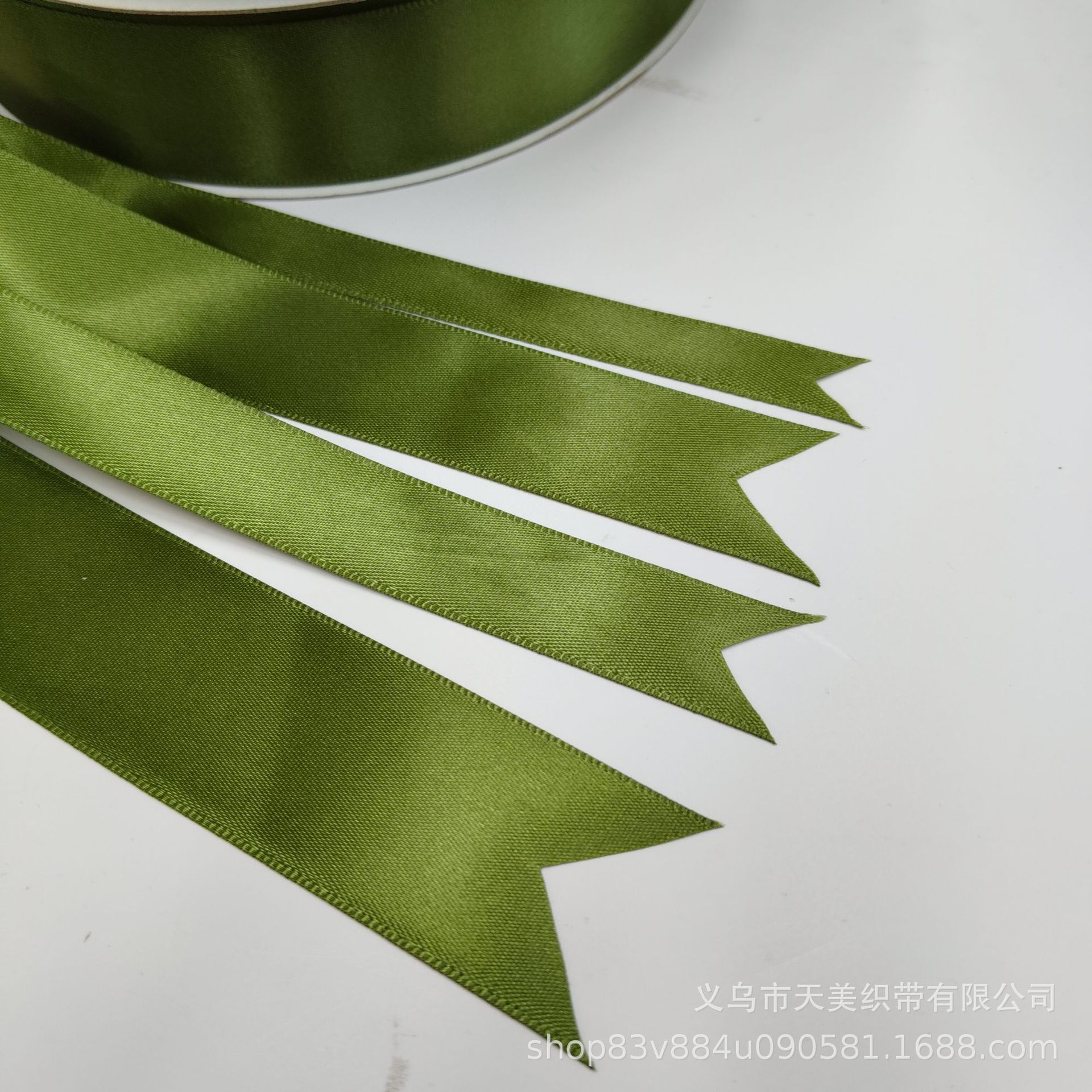 0.6CM-5CM olive green ribbon encrypted polyester ribbon gift box packaging ribbon silk cloth ribbon birthday gift box packaging Application Scenario