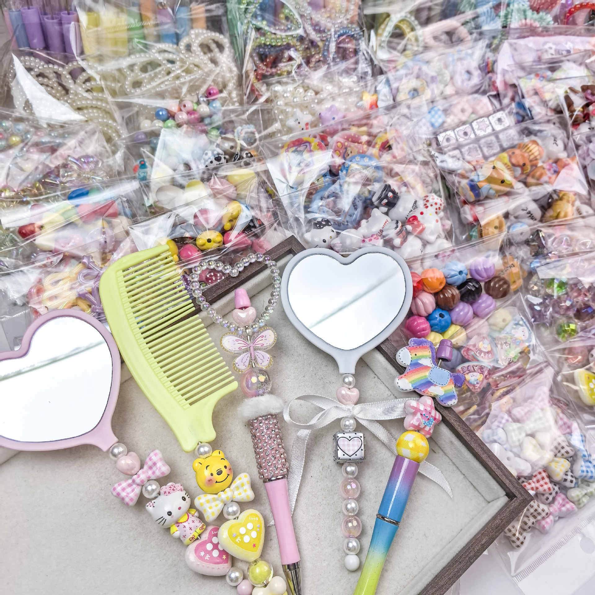 Cross-Border Creative Dongdaemun Korean Beaded Mirror, Gummy Pen Mirror Diy Handcrafted Beaded Hand-Held Heart-Shaped Mirror Accessories Application Scenario
