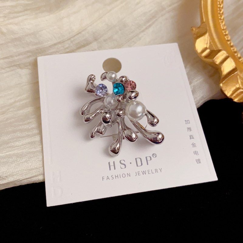 French-style personalized cross-border creative metal firework pearl three-dimensional brooch, light luxury unique design sense coat accessory