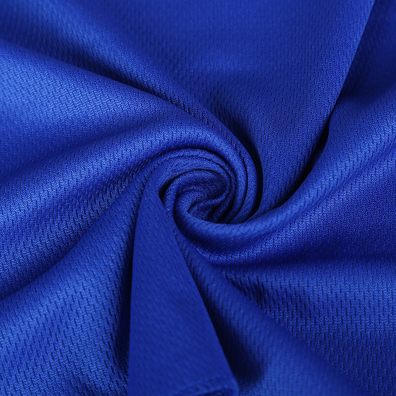 One-piece delivery of Korean magic single-color cool towels for summer sports and heatstroke prevention. Wholesale of single-color all-polyester cold silk ice towels from street stalls Application Scenario