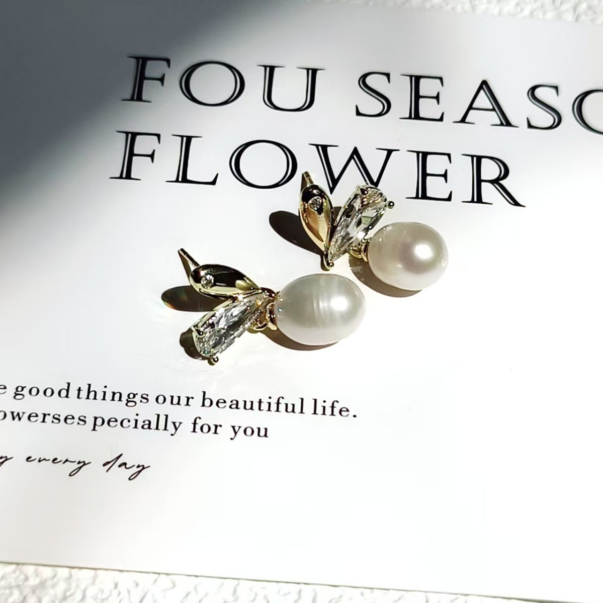 Fashionable 925 silver needle versatile earrings, stylish and trendy pearl stud earrings, retro and high-end, high-quality earrings Application Scenario