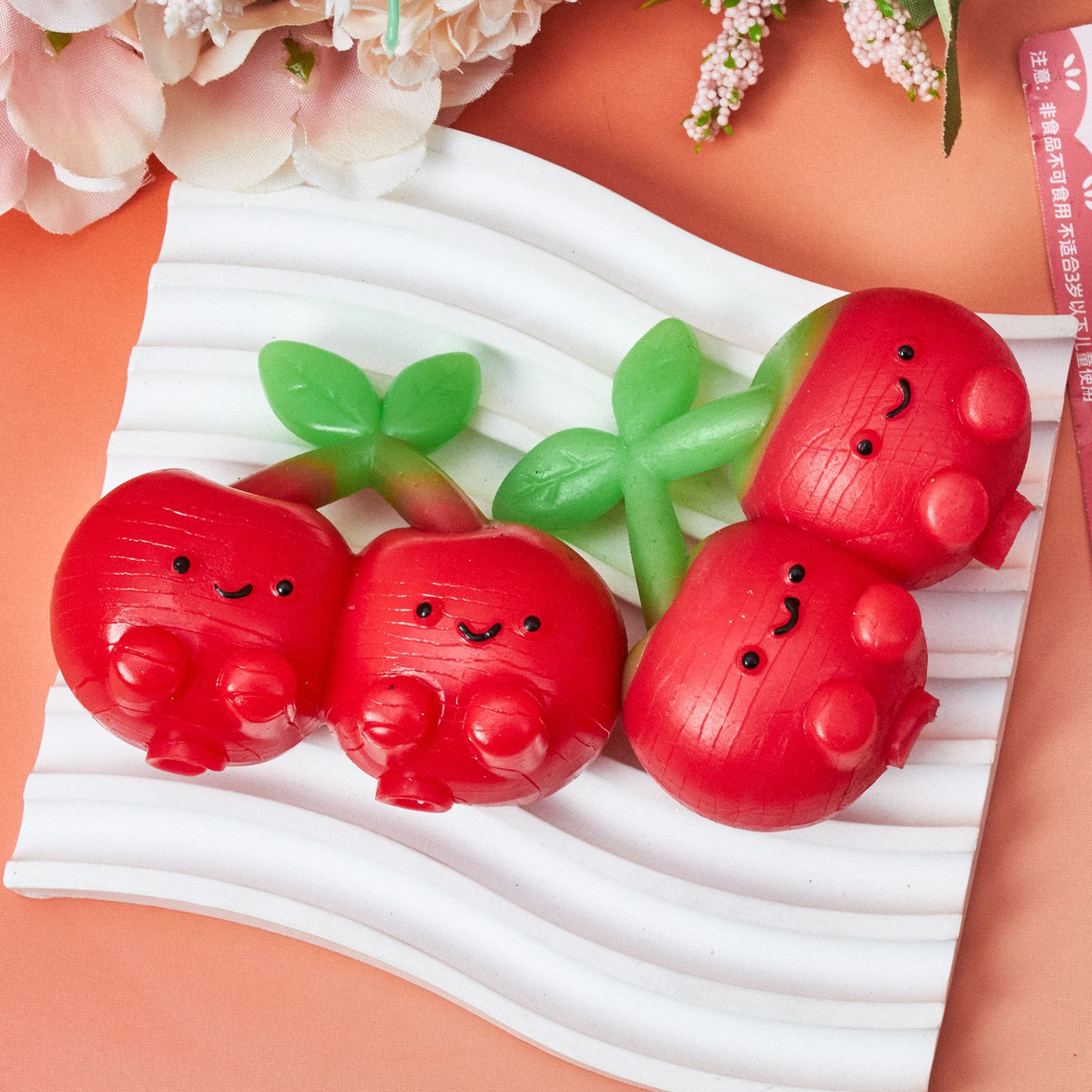 New stress-relieving toy simulation kneading, the same style as Xiaohongshu simulation fruit cherry, come and Kneading Fun wholesale Application Scenario