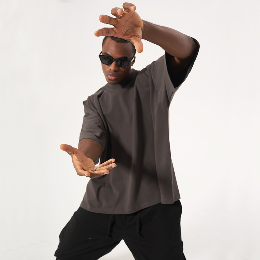 Solid-color trendy men's short-sleeved T-shirt, heavyweight pure cotton half-sleeved men's T-shirt, summer round-neck T-shirt Application Scenario