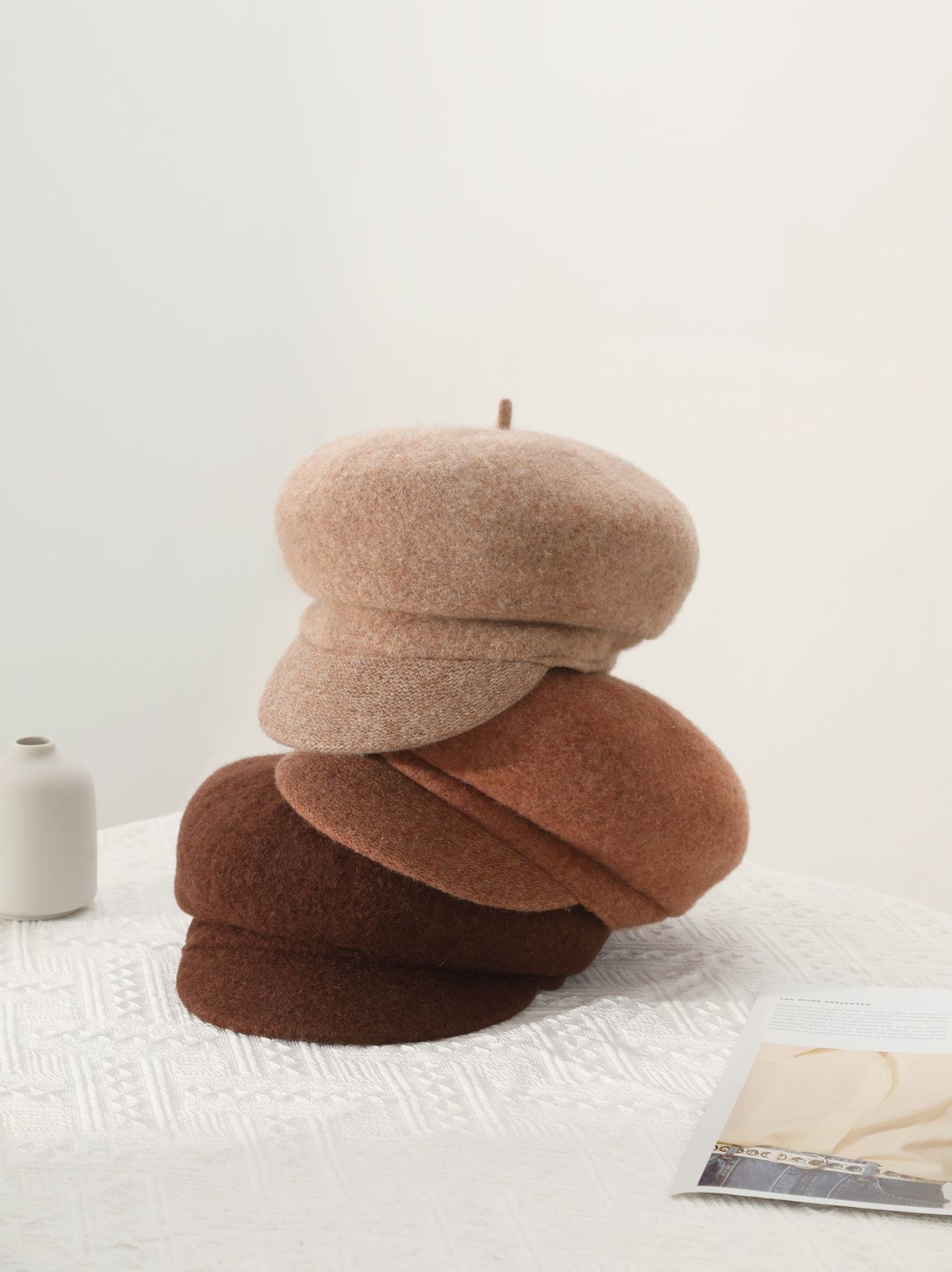 Designer all-wool newsboy cap for women, asymmetrical painter cap for autumn and winter, British style, versatile beret details Picture