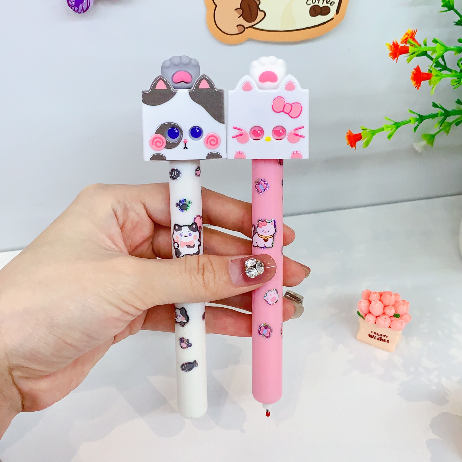 The new square "Pat Pat Fun" ballpoint pen features a cartoon-shaped design. It can change face with a pat and is fun and stress-relieving for students when writing Application Scenario