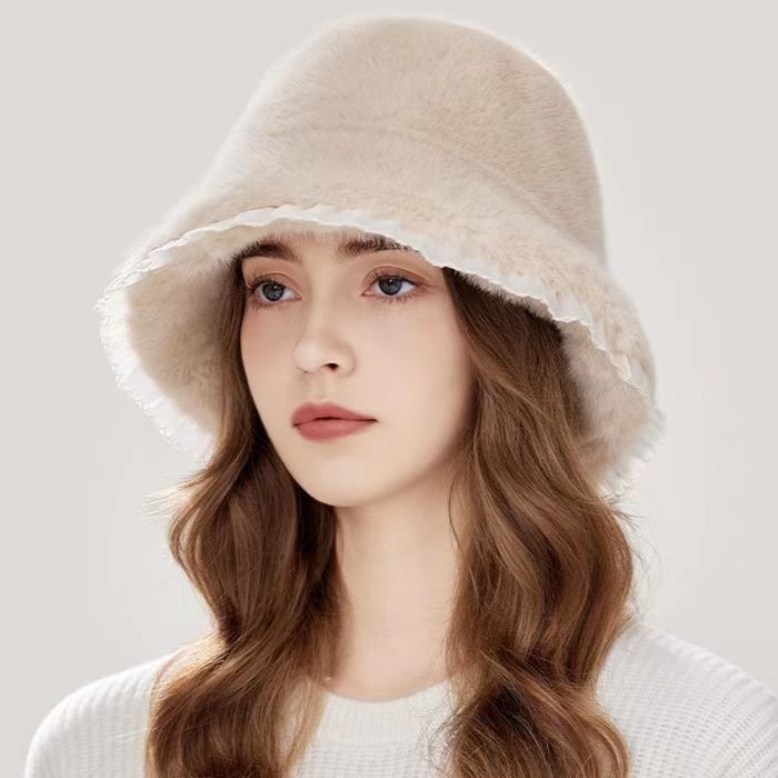 A versatile knitted, warm, Korean-style fisherman's hat that shows off your face, a sweet and cute women's woolen hat with lace trim for the autumn and winter season Application Scenario