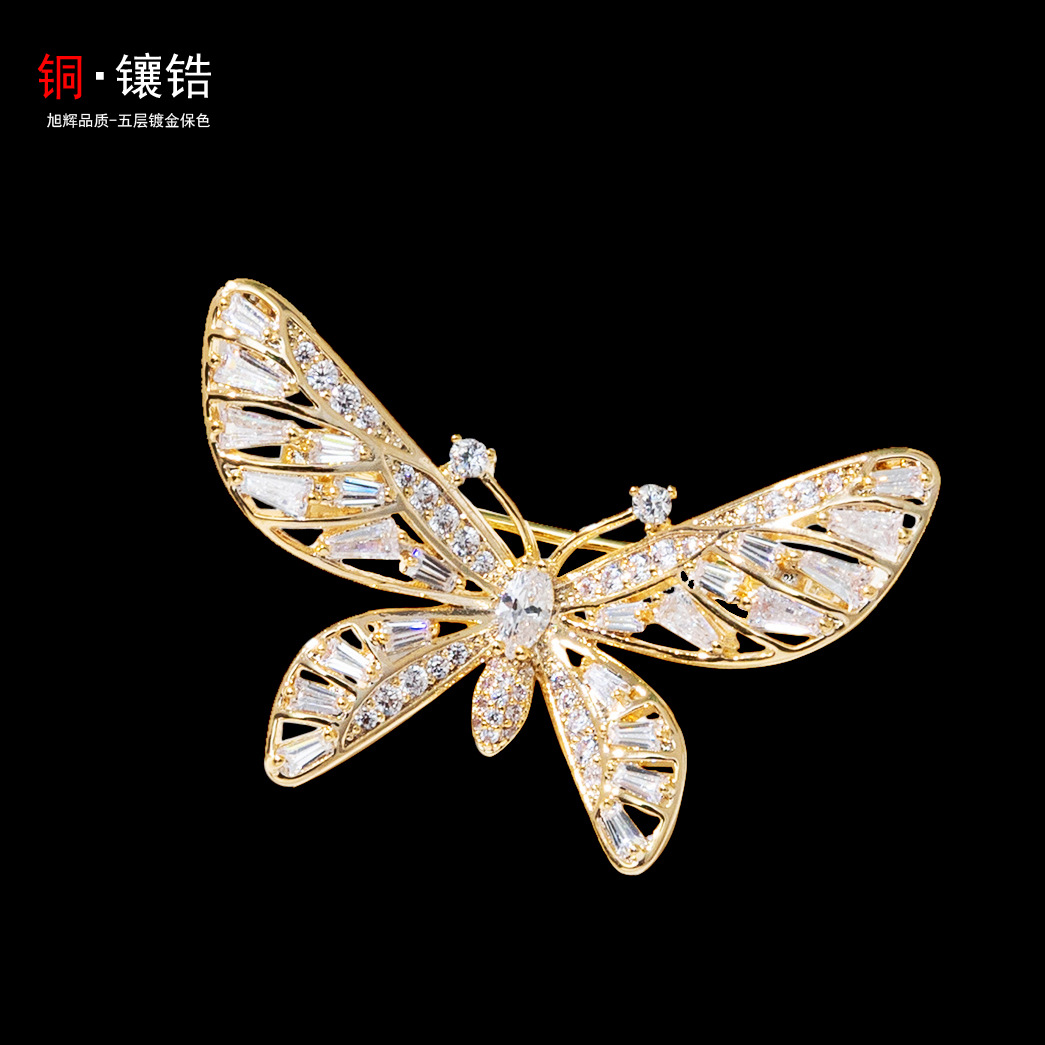高档铜5层镀金蝴蝶胸针ins风设计感超闪镶锆镂空西装礼服胸饰别针产品图